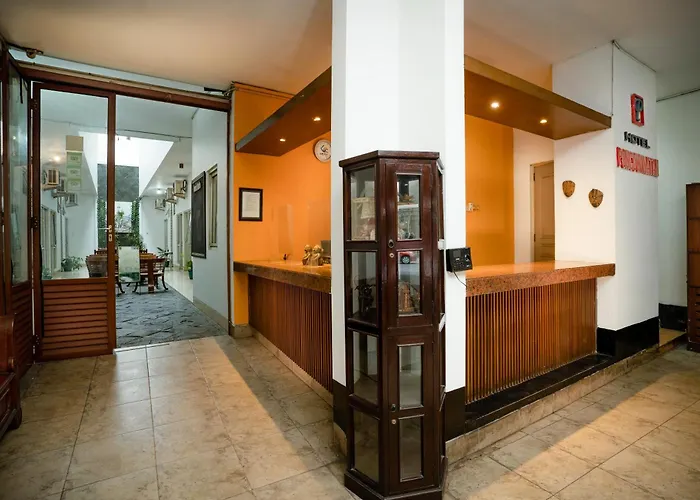 Hotel Poncowinatan - Tugu
