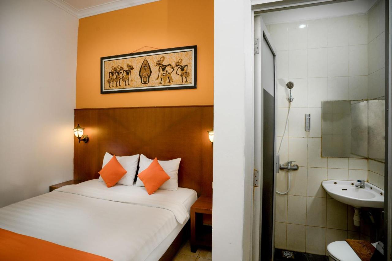 Hotel Poncowinatan - Tugu